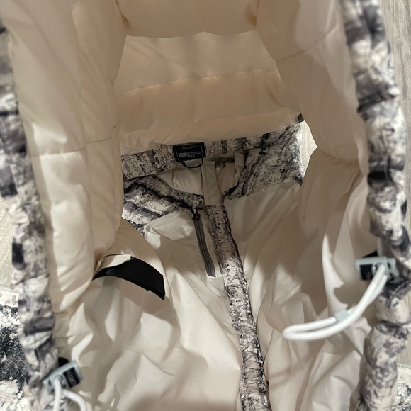 The North Face Women’s Puffer Vest - Picture 7 of 7